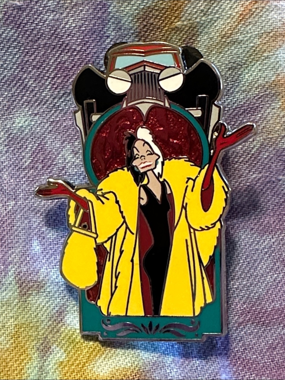 ✨ Disney Villains Framed Portrait Mystery Pin - Cruella de Vil
